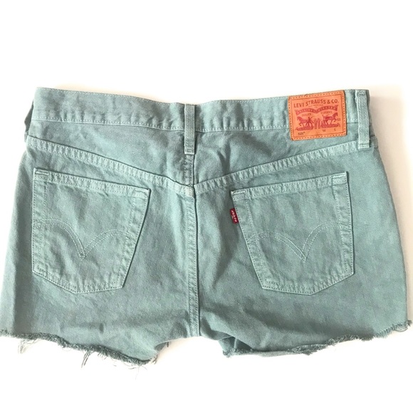Levi’s 501 Cut Off Shorts - Picture 2 of 4
